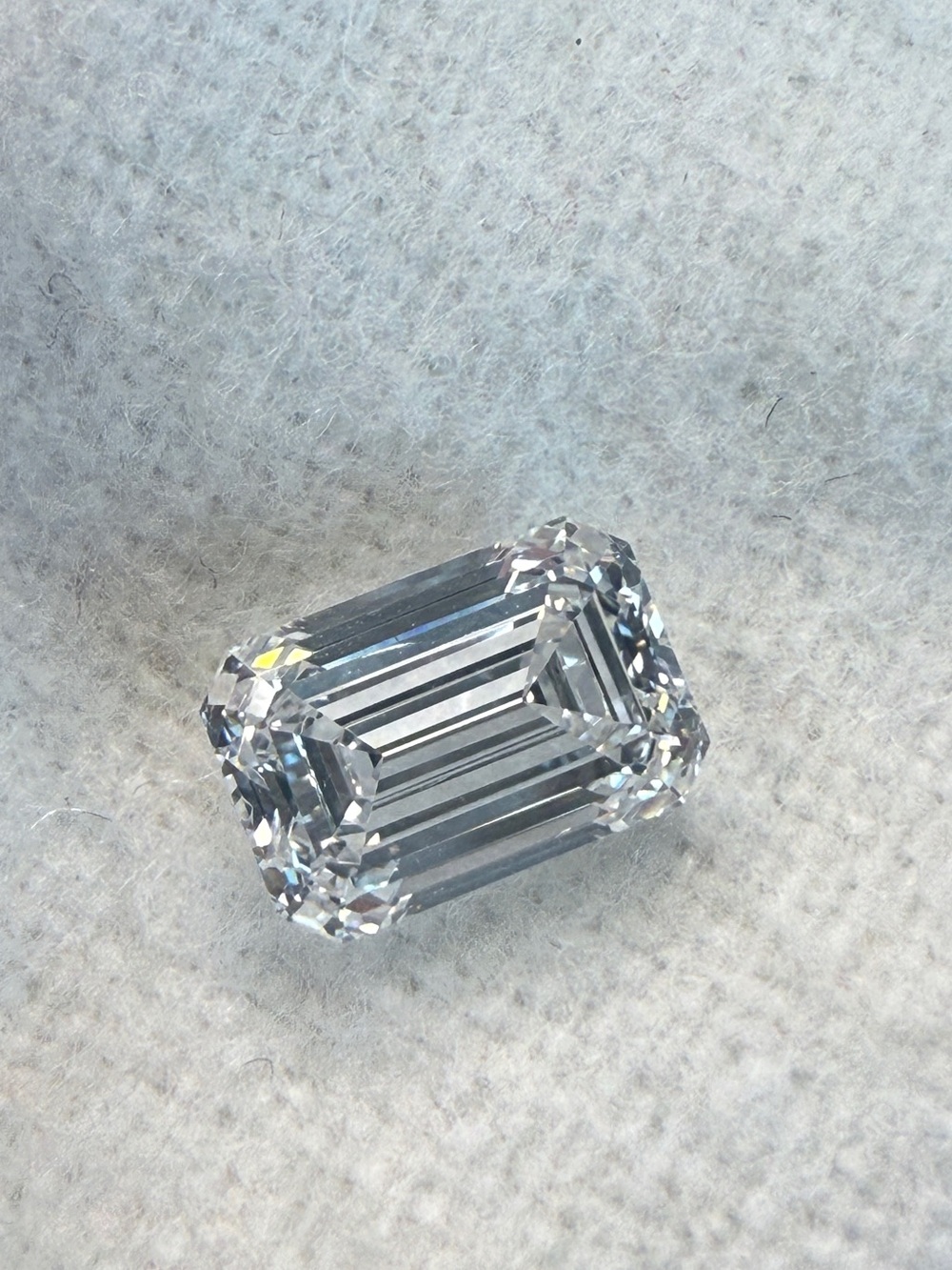 IGI 1.62 CT EVVS2 Emerald Lab Diamond - White Elongated loose solitaire video**